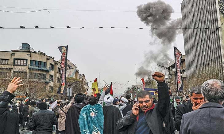 قادة إيران يتحدون الهجمات الإسرائيلية بحضور «يوم القدس»… ومقتل 6 جنود أمريكيين بإسقاط طائرة