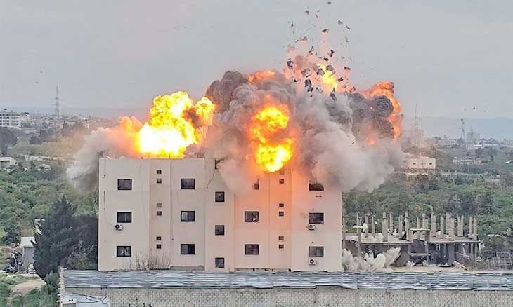 إسرائيل تبدأ قصف الجسور بدءاً بالليطاني لقطع إمدادات «حزب الله»… ومجزرة في صيدا