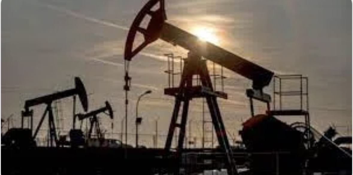 إغلاق مضيق هرمز قد يرفع أسعار النفط إلى200 دولار للبرميل