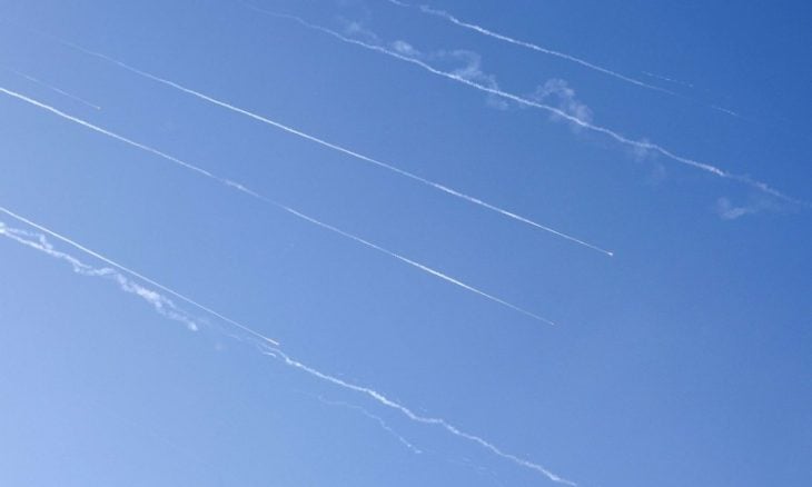 7 رشقات صاروخية إيرانية منذ فجر الأربعاء.. وانفجارات شمالي إسرائيل