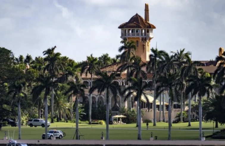 استنفار فوق إقامة ترامب… اعتراض طائرة وإطلاق مشاعل تحذيرية