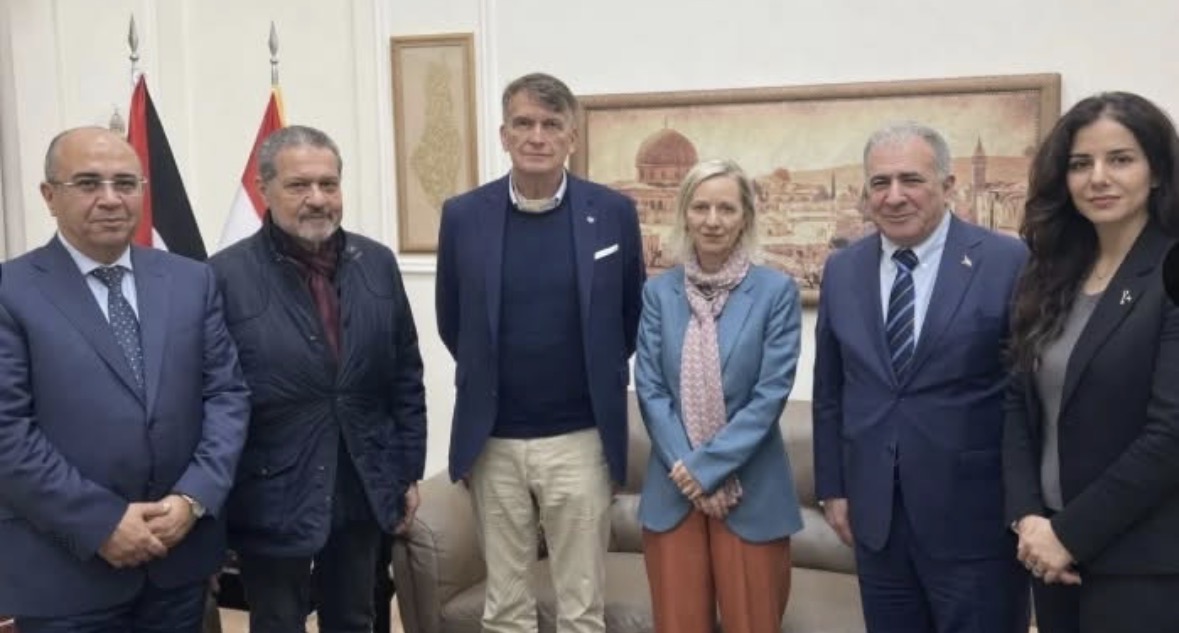 ممثل الرئيس الخاص وسفير دولة فلسطين لدى لبنان يستقبلان المفوض العام بالإنابة للأونروا ومديرة شؤونها في لبنان