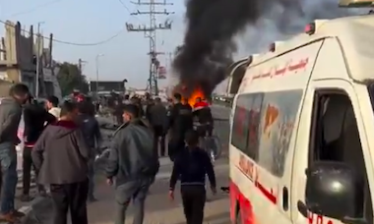 استشهاد فلسطيني وإصابة ثلاثة آخرين بغارة إسرائيلية على مركبة قرب مخيم المغازي وسط قطاع غزة