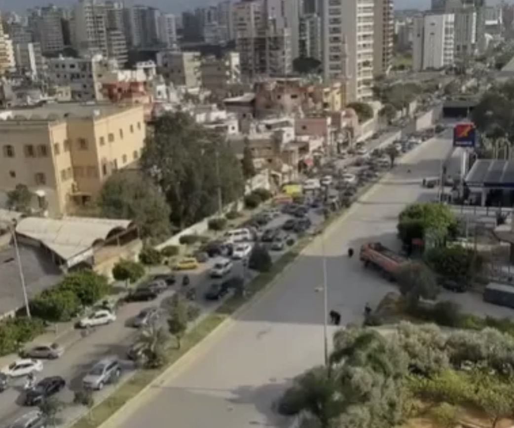 تحذيرات الإخلاء تربك الضاحية… زحمة خانقة على طريق الأوزاعي (فيديو)