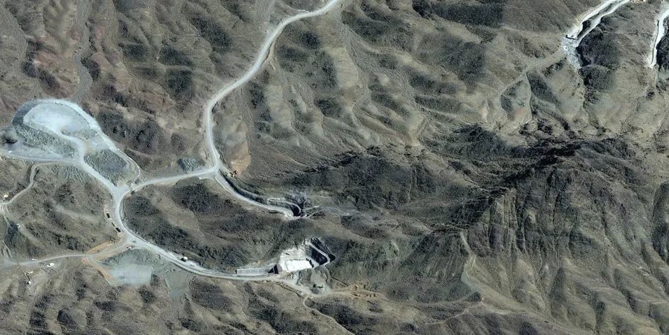 إيران تغلق مداخل منشأة أصفهان… إجراءات ميدانية تعقّد أي اقتحام