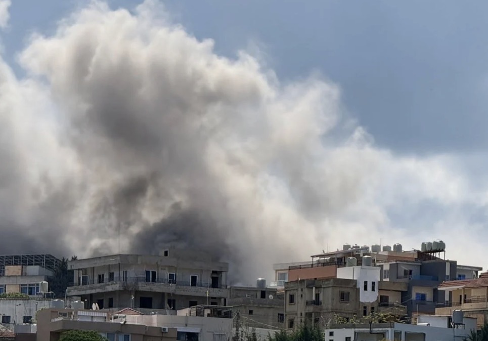 على وقع الغارات… اشتباكات عنيفة وتقدّم بري في بنت جبيل (فيديو)