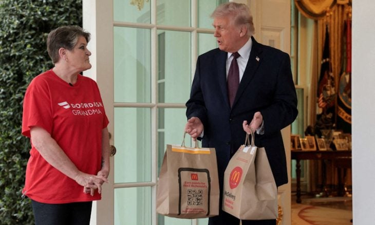 مكدونالدز وإيران والبابا.. مؤتمر سريالي لدونالد ترامب