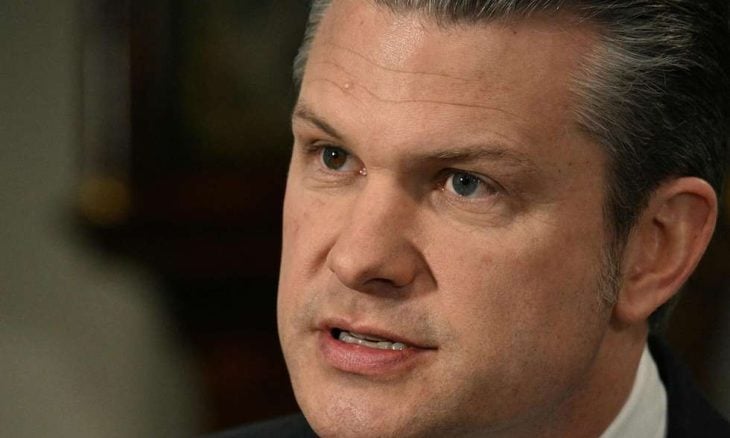 أكسيوس: الديمقراطيون يعتزمون تقديم مذكرة لعزل وزير الدفاع الأمريكي