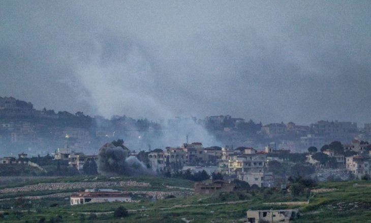 لبنان يعلن “استمرار القصف” الإسرائيلي على بلدتين بالجنوب بعد بدء الهدنة
