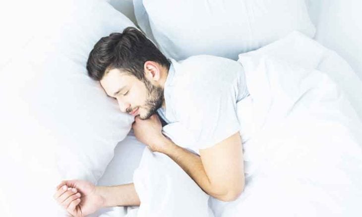 دراسة: النوم في مواعيد ثابتة يُقلل خطر النوبات القلبية