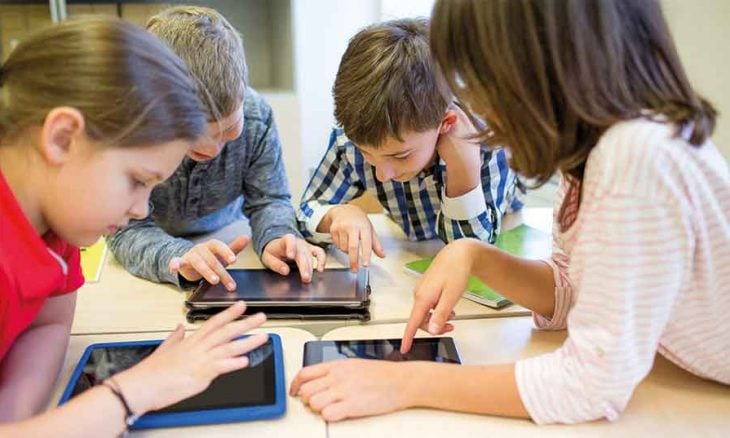 بريطانيا تبدأ الضغط على مواقع التواصل الاجتماعي لحماية الأطفال