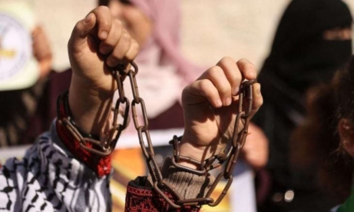 ضمنهم مغربي.. فريق قانوني دولي يقدم مذكرتين للجنائية الدولية حول ملف الأسرى الفلسطينيين- (صور)