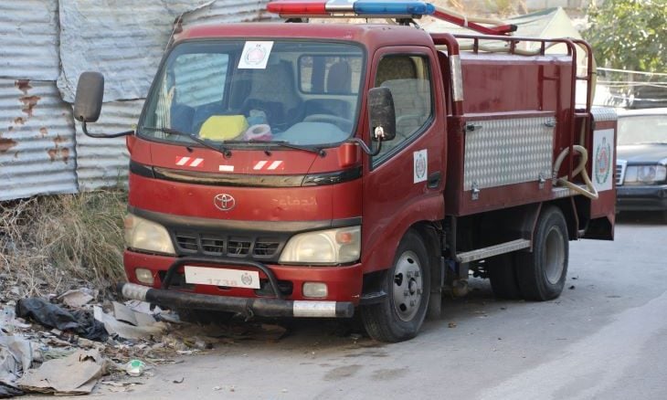 “الإطفاء الفلسطيني” في عين الحلوة على خطوط الدفاع الأولى