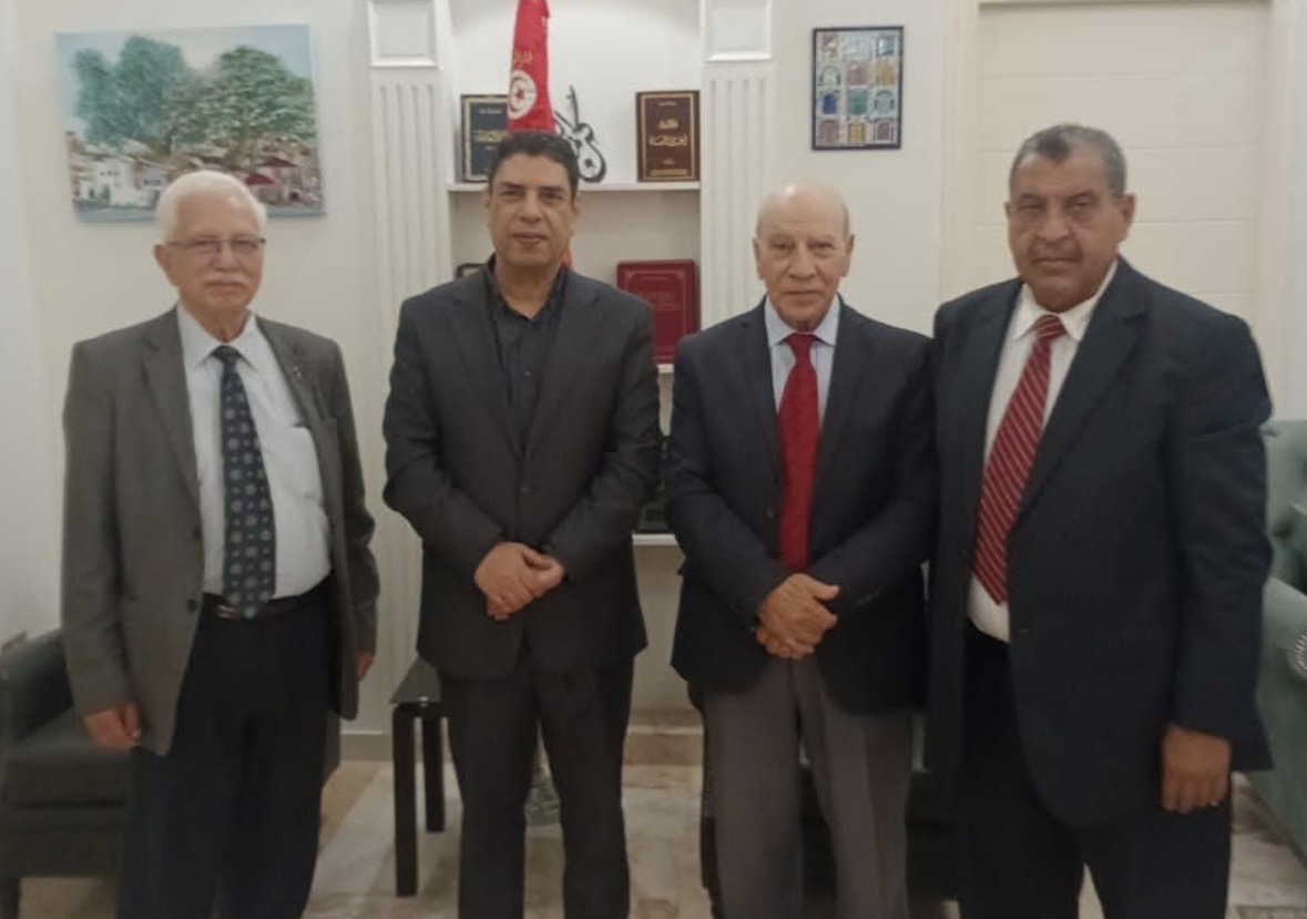 *الديمقراطية تلتقي القائم باعمال السفير التونسي في لبنان  وتعرض معه الاوضاع الفلسطينية والاقليمية.*