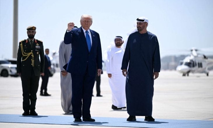 ترامب يعتبرها “مساعدة” وأبوظبي ترفض وصفها بـ”انقاذ مالي”.. ماذا تعني مبادلة العملات “قيد الدراسة” بين الإمارات وأمريكا؟