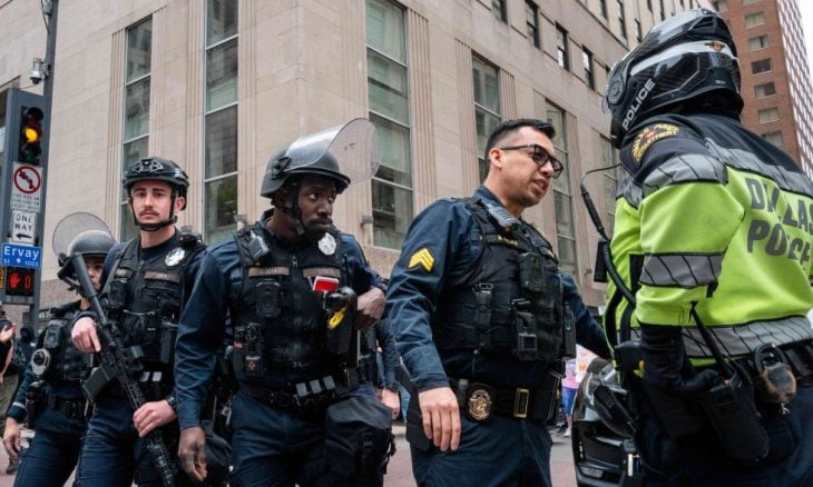الشرطة الأمريكية: مقتل شخصين وإصابة ثلاثة آخرين في إطلاق نار قرب مركز تجاري شمال دالاس- (فيديو)