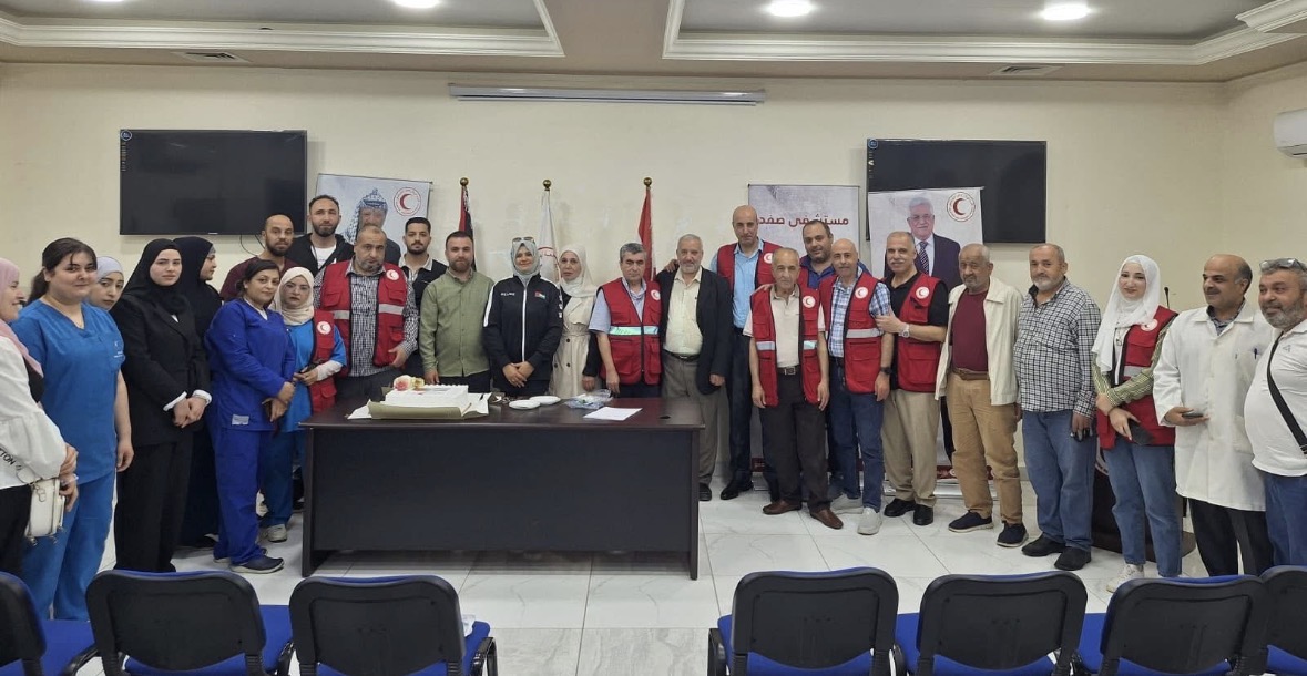 بمناسبة اليوم العالمي للتمريض، نظّمت إدارة  مستشفى صفد التابعة لجمعية الهلال الاحمر الفلسطيني   احتفالاً تكريمياً للممرضين والممرضات  في البداوي و نهر البارد