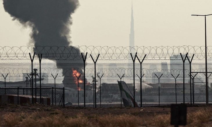 الغارديان: هجوم الإمارات على إيران يخاطر بجر دول الخليج للحرب الأمريكية وبروز تحالفات جديدة