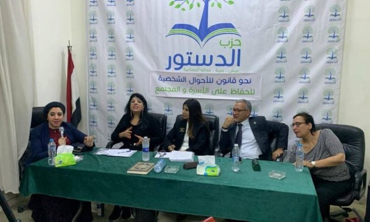 يحق للمرأة فسخ عقد الزواج بعد 6 أشهر… جدل حول مشروع قانون الأسرة في مصر