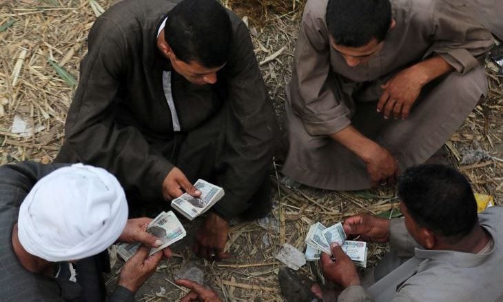 المصريون يغرقون بدوامة تطبيقات التمويل الاستهلاكي… أقساط وفوائد وغرامات