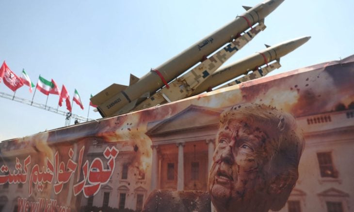 لوموند: خطاب ترامب التصعيدي بشأن إيران يعكس مأزق الولايات المتحدة