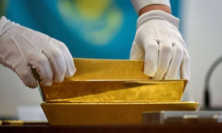 الذهب يتجه لإنهاء تراجع استمر أربعة أشهر