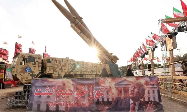إيران تهدد بمهاجمة دول الخليج إذا تعرضت لهجمات أمريكية جديدة وتعلن عن اتفاق مع عُمان حول هرمز