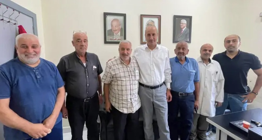 وفد من حركة "فتح" يلتقي إدارة مستشفى صفد في مخيم البداوي ويشيد بدورها الصحي والإنساني