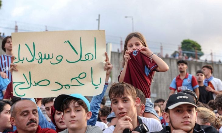 استقبال جماهيري حاشد لمحمد صلاح في طرابزون