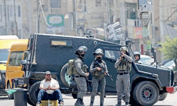 اليوم الثاني من العدوان على قلنديا: 16 مصاباً وأعمال هدم.. ومحافظة القدس: مخطط لفصله عن الضفة