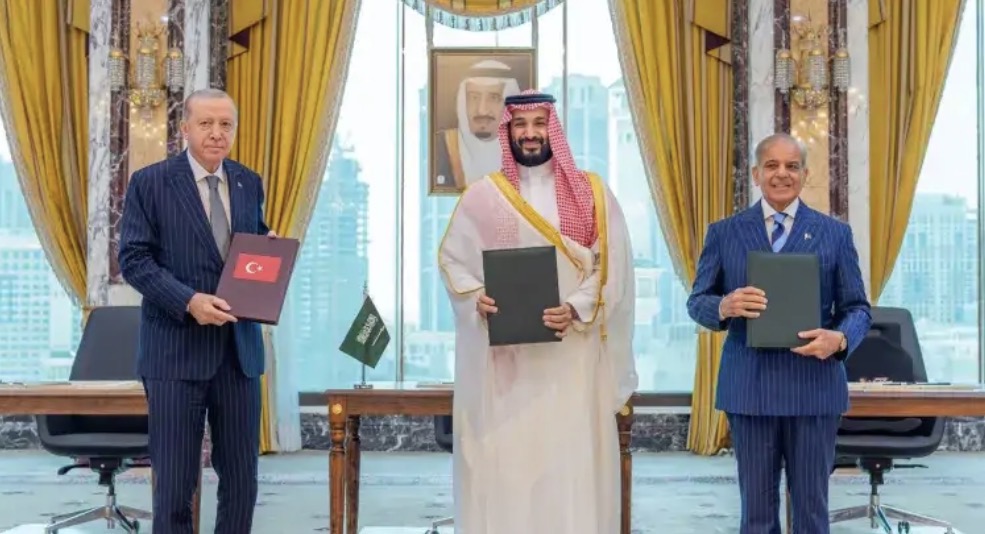 السعودية وتركيا وباكستان توقع اتفاقية مكة للدفاع المشترك