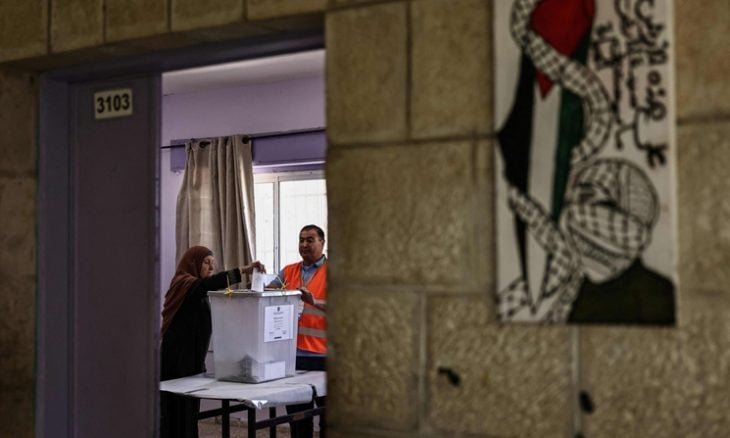 تعديل على قانون الانتخابات الفلسطينية يعيد أعضاء التشريعي إلى 132… و”حماس” تطالب الناخبين بالتسجيل