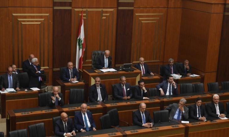 البرلمان اللبناني يقر قانون العفو العام وسط تشنج.. وتسجيل صوتي للشيخ أحمد الأسير