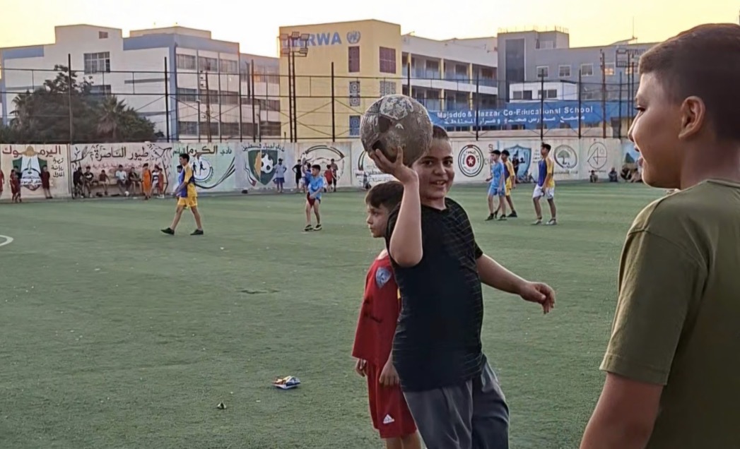 في ظل غياب المساحات المخصصة للأطفال الملاعب والبحر والحارات متنفس أطفال مخيم نهر البارد صيفاً