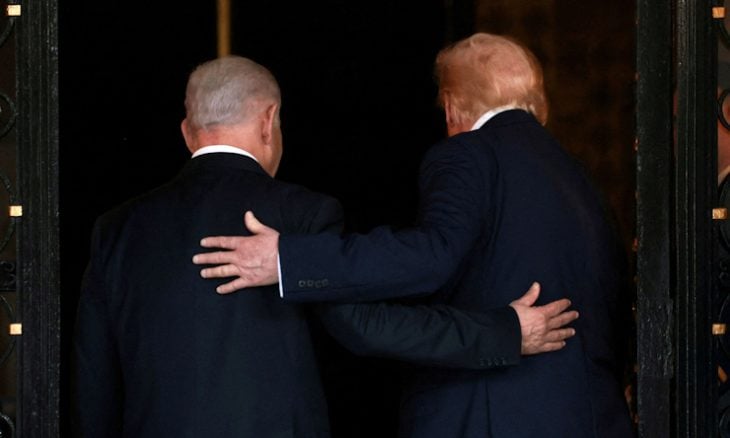 الانتخابات الإسرائيلية “أمر بالغ الأهمية لأجندته في الشرق الأوسط”.. لهذا يحجم ترامب عن تأييد “المتعثر نتنياهو”