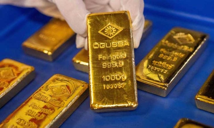 الذهب يرتفع قليلا مع تراجع الدولار في ظل انحسار توقعات رفع الفائدة