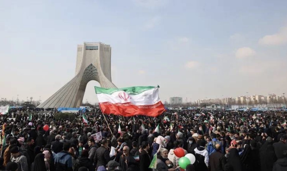 150 ألفًا لإسقاط "عرش طهران"... خطة إسرائيلية أُجهضت