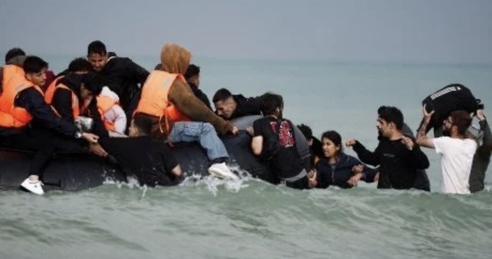 رحلة نحو أوروبا تتحول إلى فاجعة... ضحايا وناجون في المتوسط