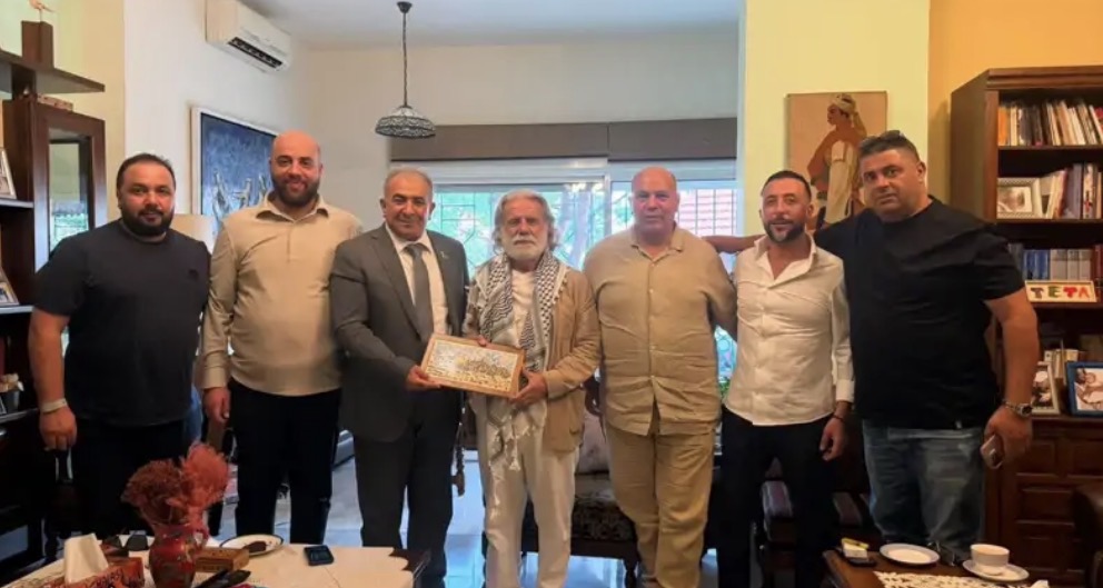 سفير دولة فلسطين لدى لبنان محمد الاسعد ونادي هلال القدس يكرمان الفنان العربي الكبير مارسيل خليفة