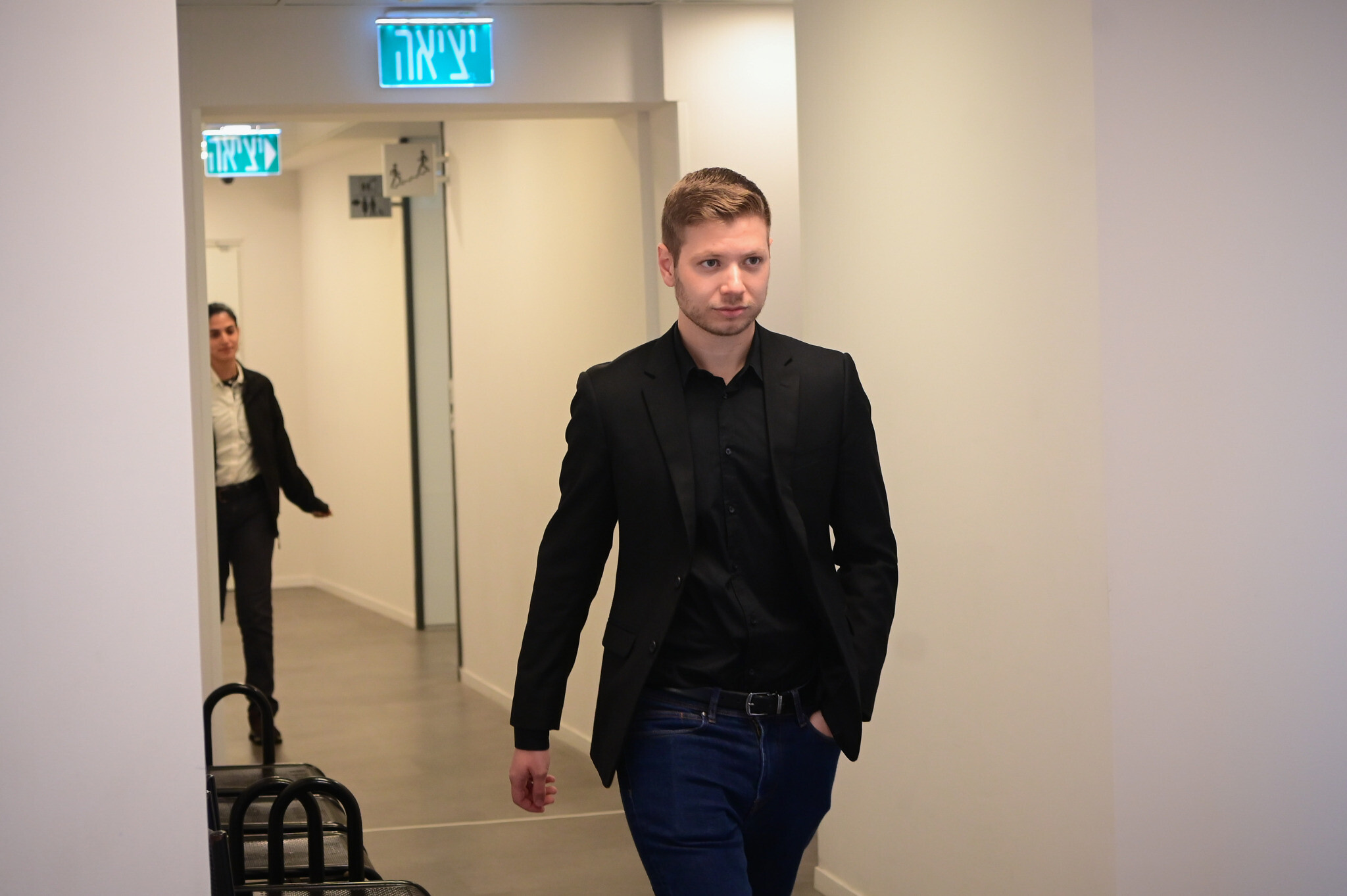 فرّ تاركاً أغراضه… الخطة الإيرانية لاغتيال يائير نتنياهو!