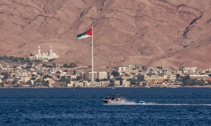 انتعاش حركة الشحن في ميناء العقبة الأردني وسط التعطل بمضيق هرمز