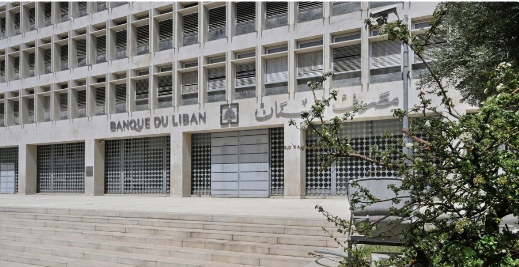 "سداد الودائع سيف ذو حدين"... هل يعيد الثقة إلى القطاع المصرفي؟