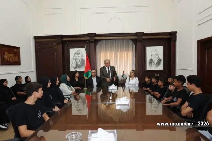 السفير الاسعد يستقبل فرقة الكوفية للتراث الفلسطيني