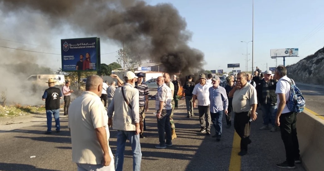 الموازنة تشعل الشارع... العسكريون المتقاعدون يقفلون الأوتوسترادات (فيديو وصور)