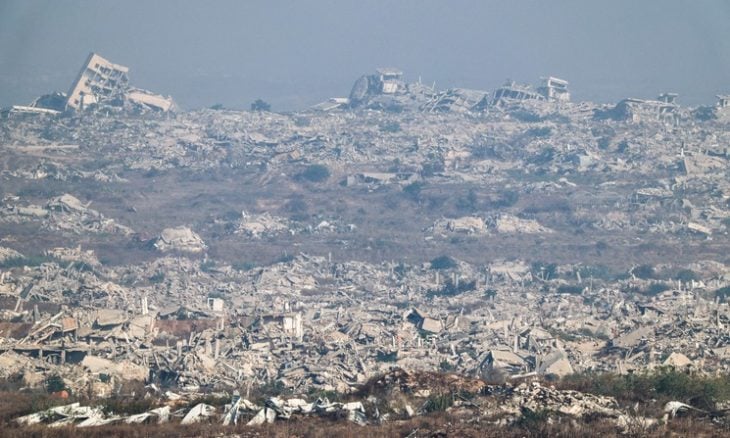 صحافي إسرائيلي: إسرائيل ارتكبت جرائم حرب في غزة… والخوض في “نازا” لا يخدم سوى حملة نتنياهو