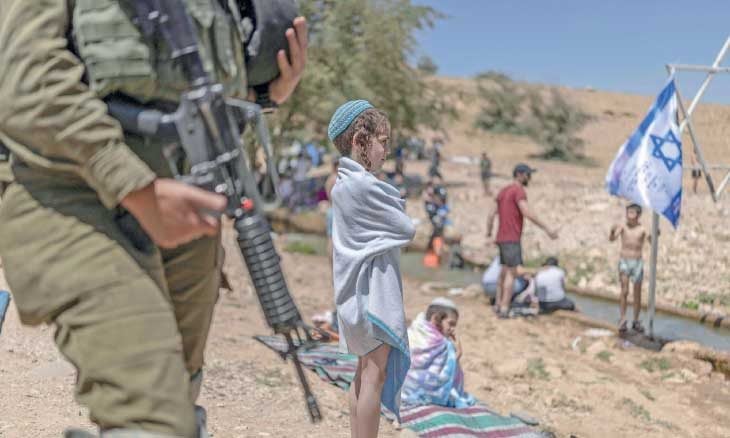 المستوطنون وسرقة ينابيع الفلسطينيين… ادعاءات «التطهر» ووكالة التغيير البيئي!