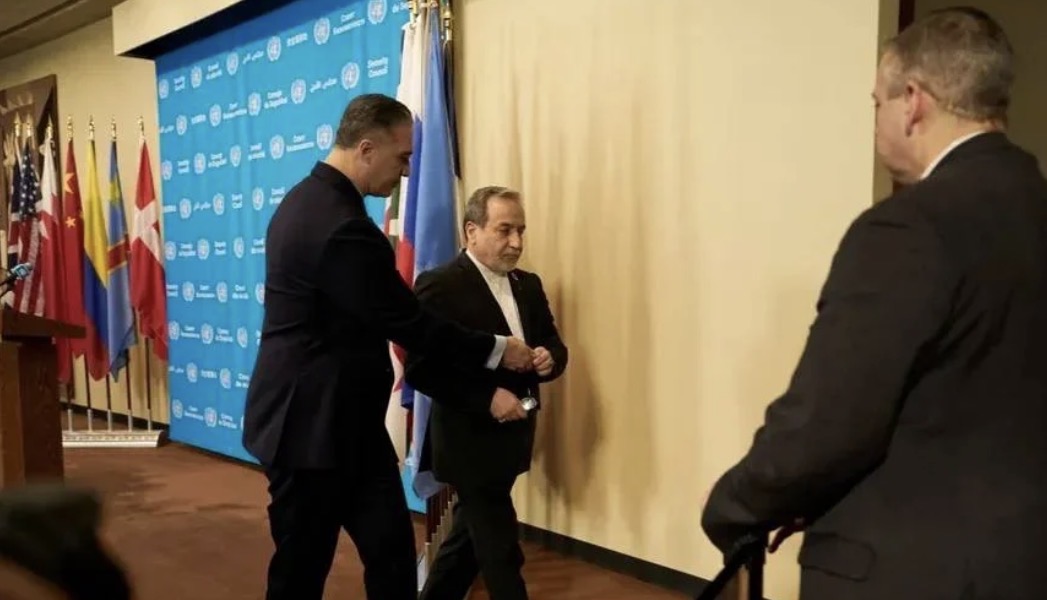مغادرة عراقجي تثير سجالًا... وطهران تردّ على واشنطن