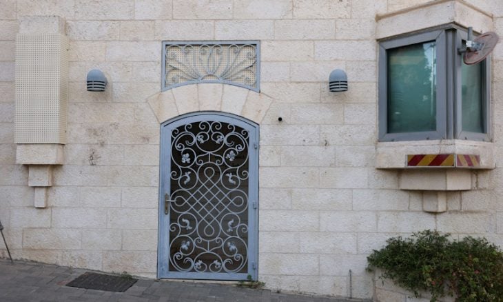 إسرائيل تغلق قنصلية بريطانيا في القدس وتطرد 20 دبلوماسيا… ولندن ترد: المبنى سيبقى مفتوحا