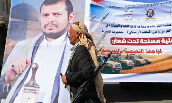 الحوثيون يعلنون مقتل شخصين بضربة سعودية على مطار صنعاء