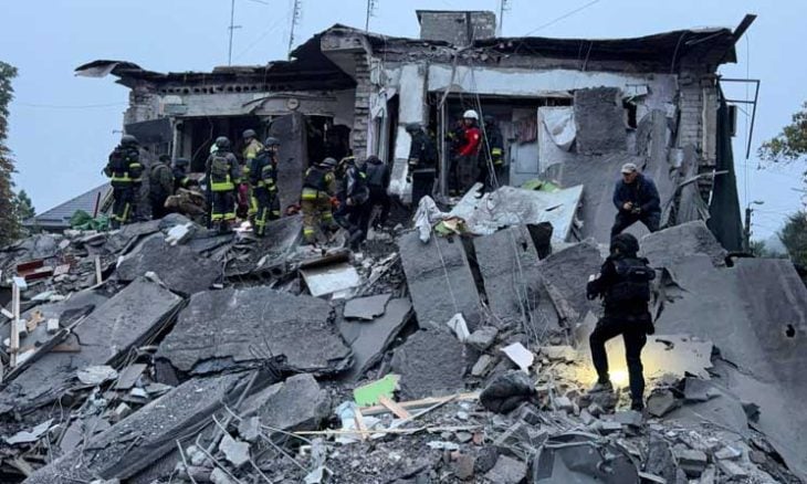 ثمانية قتلى على الأقل بينهم ثلاثة أطفال في ضربات روسية على زابوريجيا في أوكرانيا